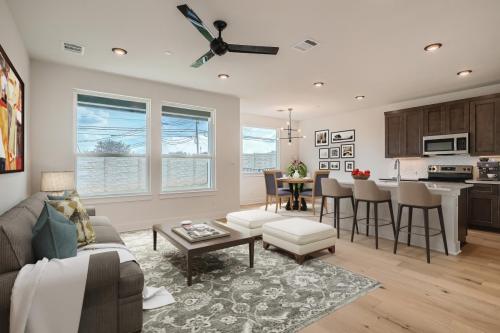 Living-Room-5-Townhomes-at-Gattis